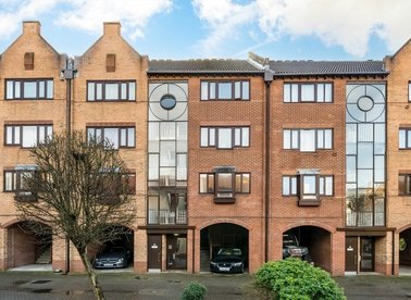 Amsterdam Road, London, E14