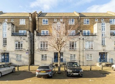 Ashdown Walk, London, E14