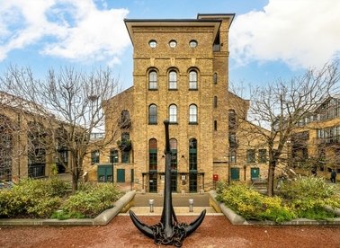Burrells Wharf Square, London, E14