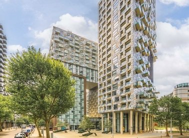 Lincoln Plaza, London, E14