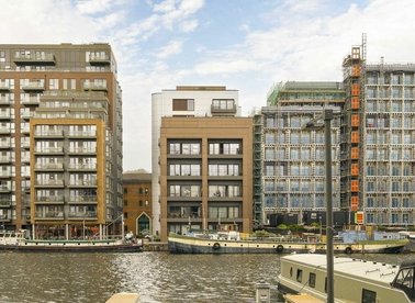 Selsdon Way, London, E14