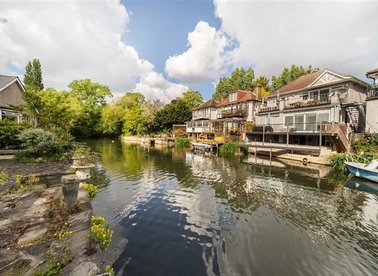 Sunbury Court Island, Sunbury-On-Thames, TW16