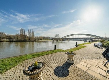 Swan Walk, Shepperton, TW17