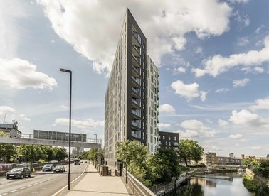 Tweed Walk, London, E14