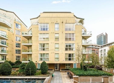 Water Gardens Square, London, SE16