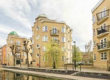 Wolfe Crescent, London, SE16
