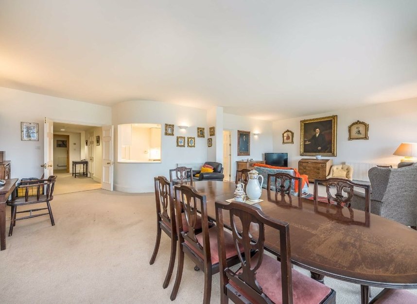 Properties for sale in Chelsea Crescent - SW10 0XB view2