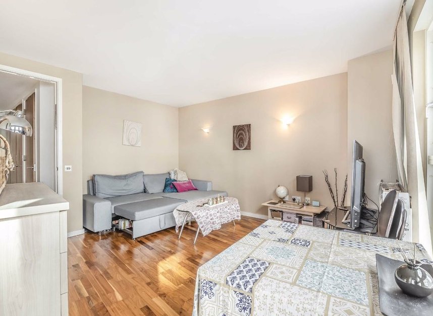 Flat for sale in Fairmont Avenue, London, E14 | Waterview