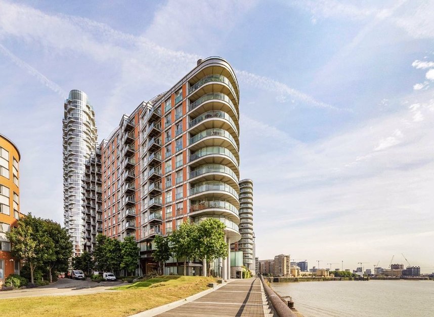 Studio for sale in Fairmont Avenue, London, E14 | Waterview