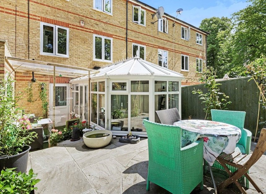 Properties for sale in Meadow Place - W4 2SY view7