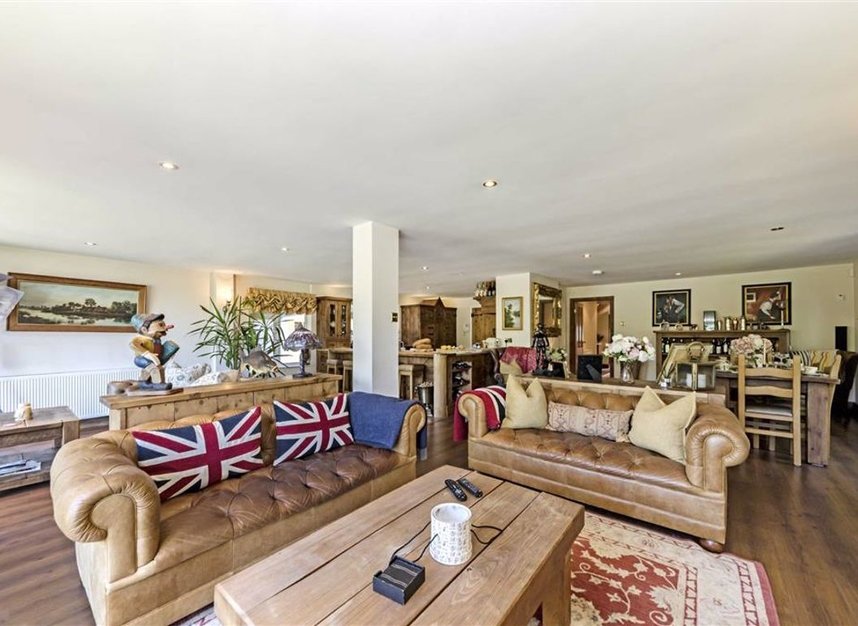 Properties for sale in Old Ferry Drive - TW19 5JT view3