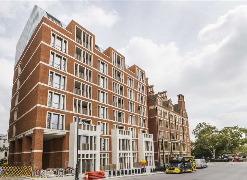 Flat to rent in Arundel Street, London, WC2R Waterview