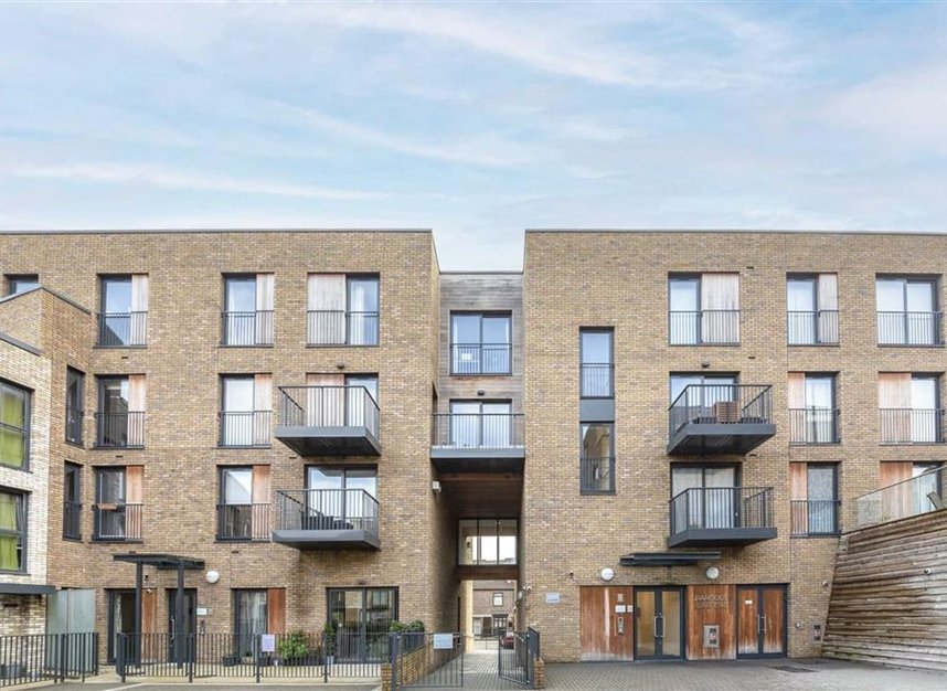 Properties let in Mary Rose Square - SE16 7EL view1