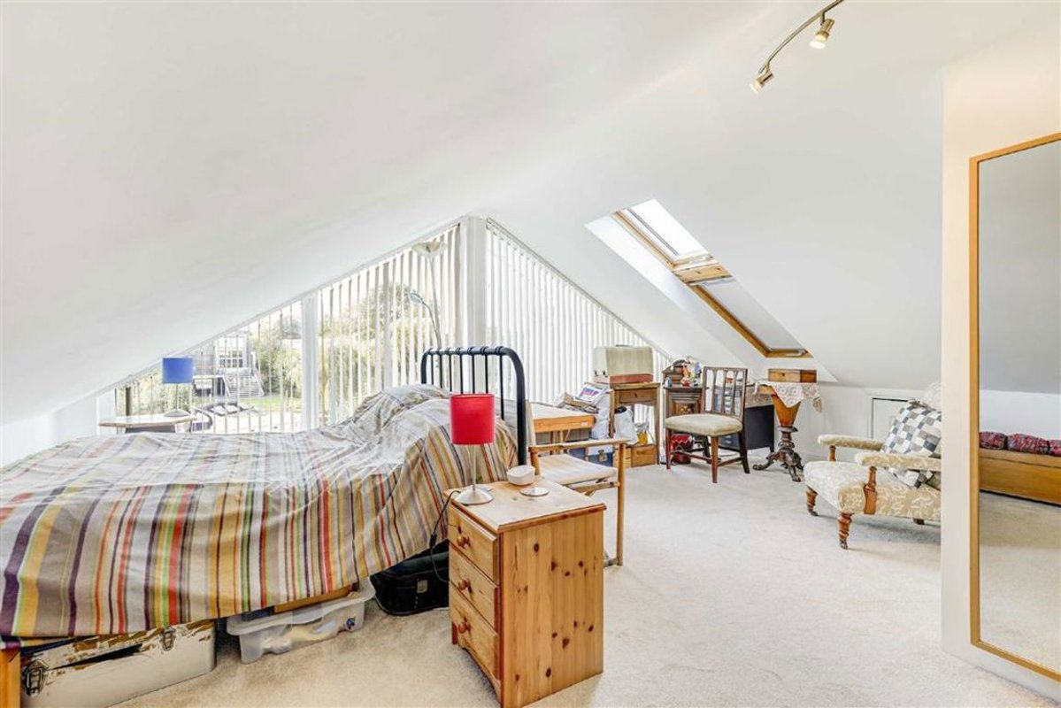 House for sale in Hamhaugh Island, Shepperton, TW17 Waterview