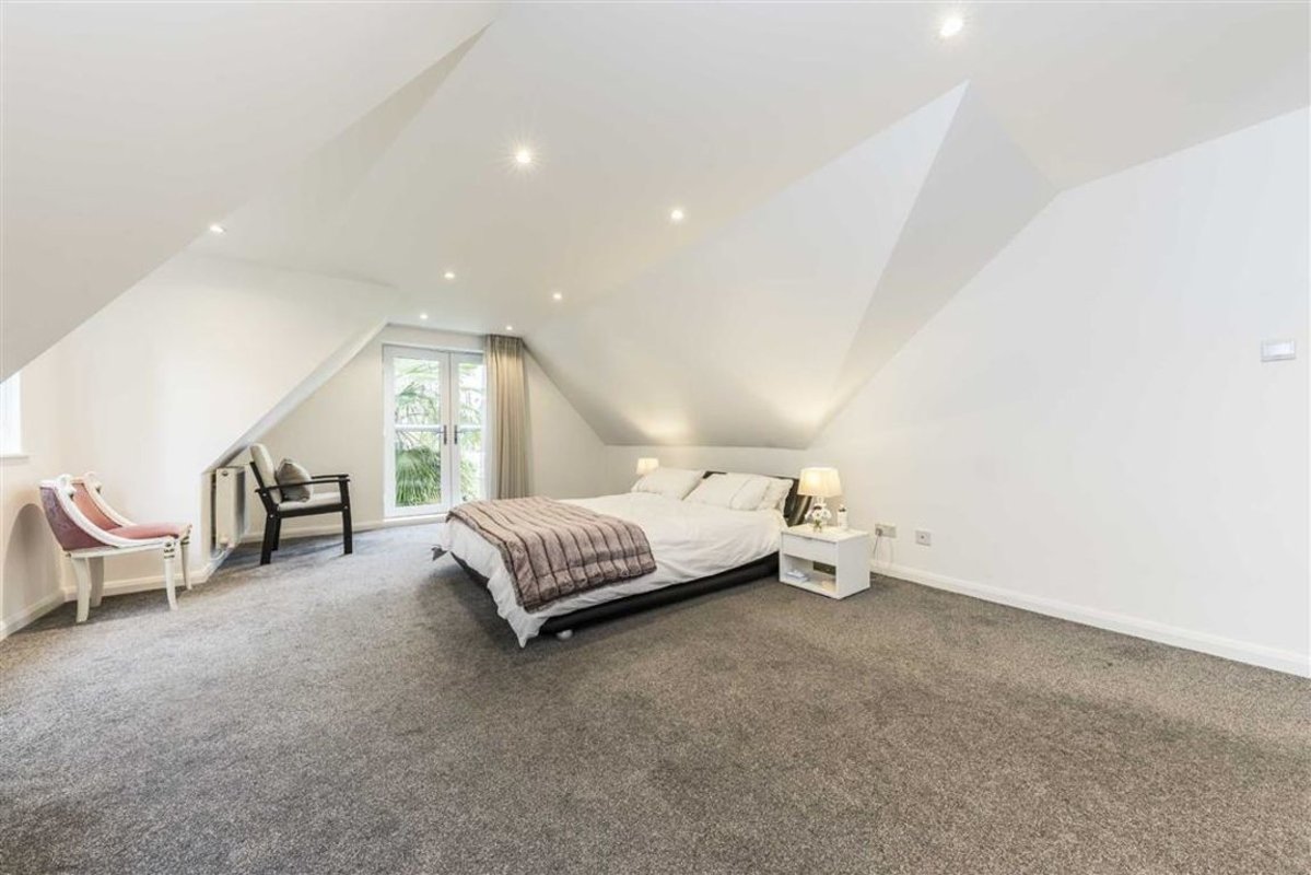 Property for sale in Kingswood Creek, Wraysbury Staines, TW19 Waterview
