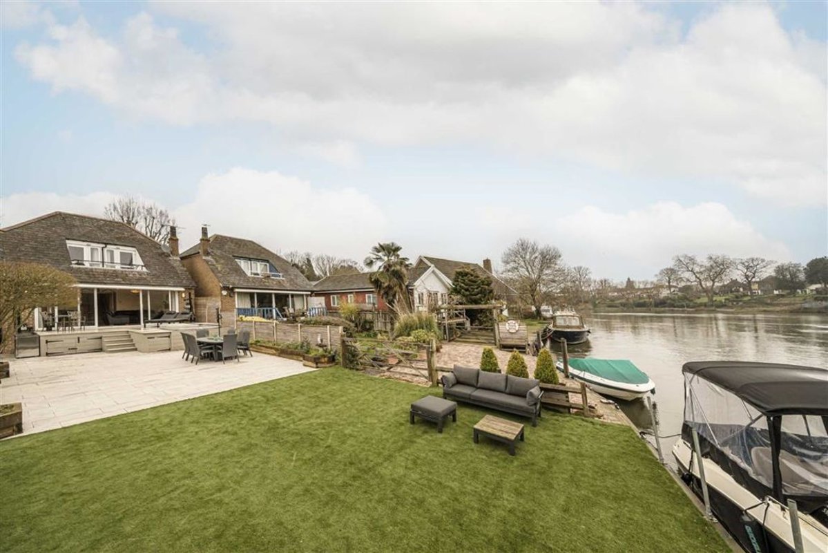 House for sale in Penny Lane, Shepperton, TW17 Waterview