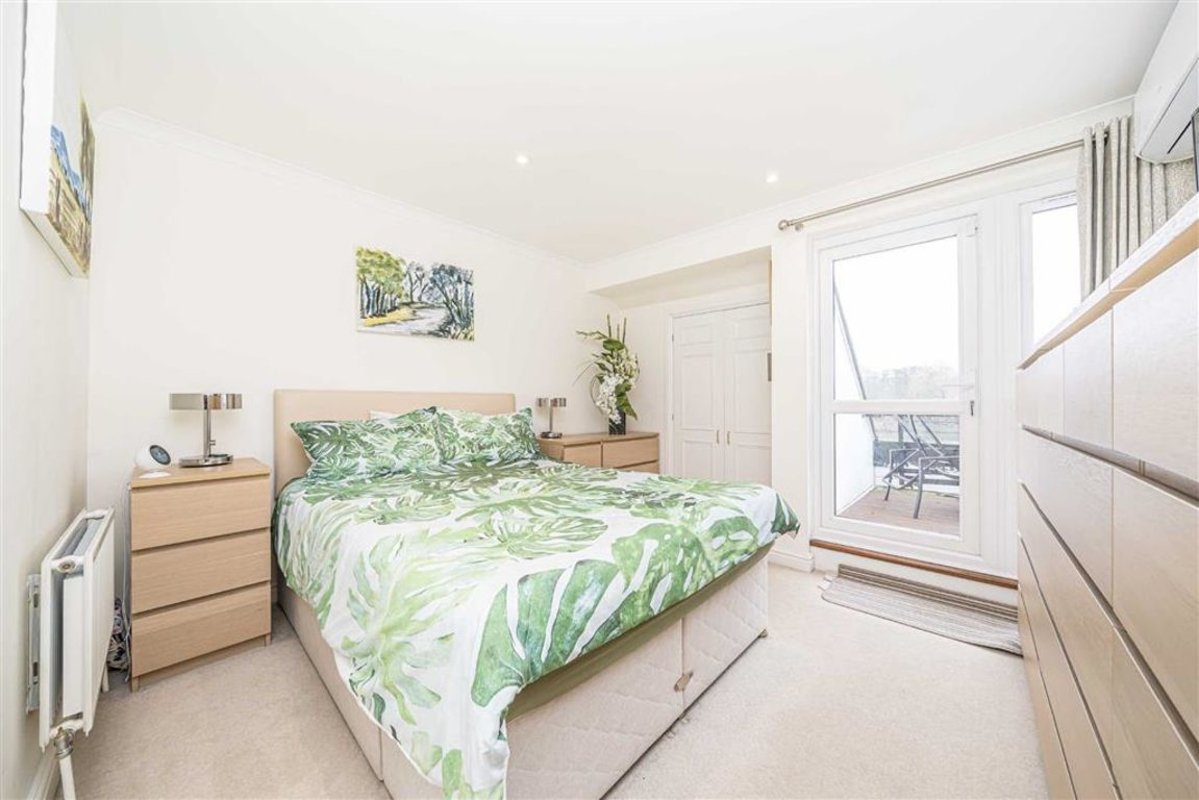 House for sale in Penny Lane, Shepperton, TW17 Waterview