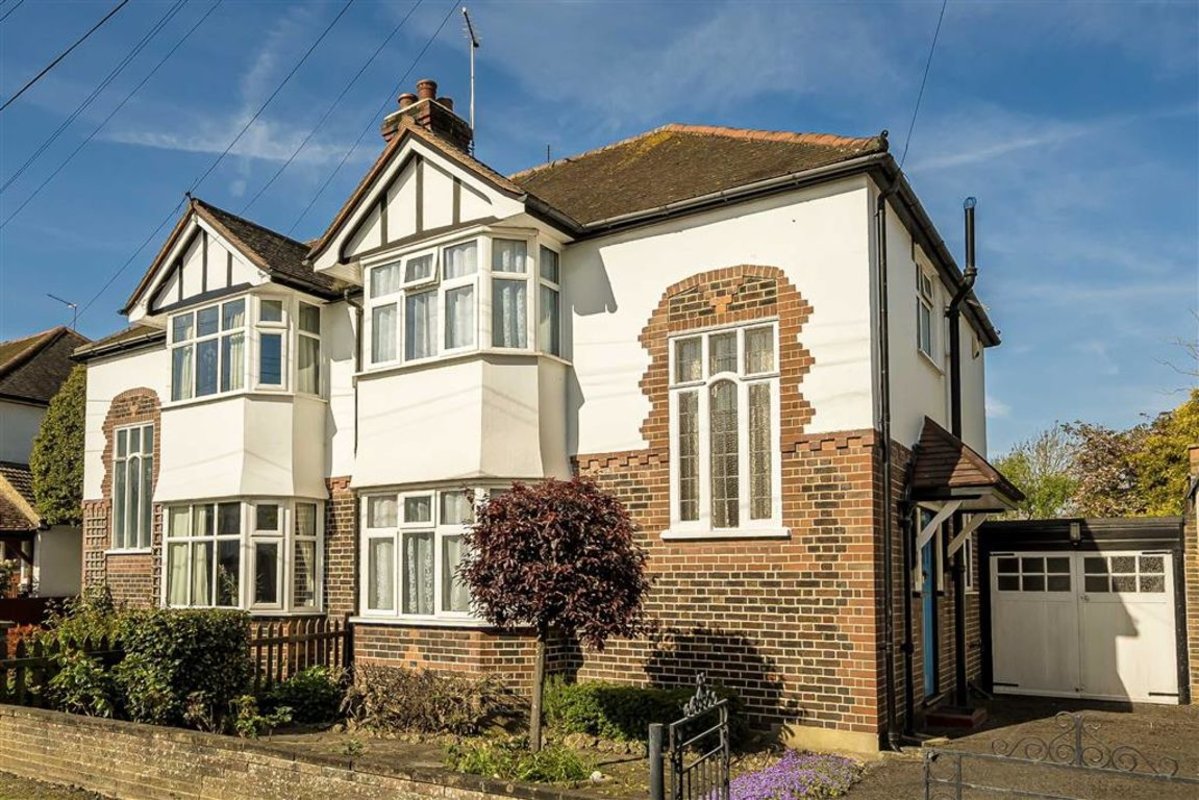 Property for sale in Summer Avenue, East Molesey, KT8 Waterview