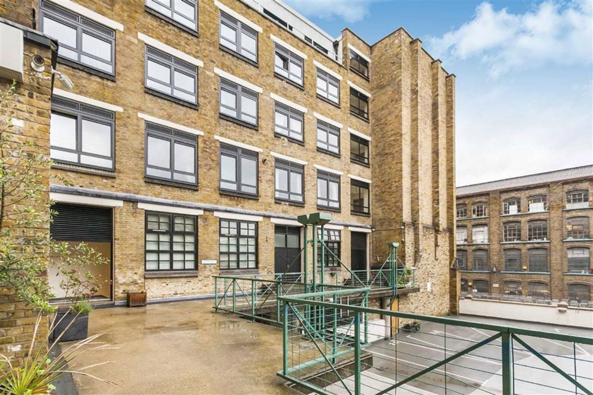 Flat to rent in Bethnal Green Road, London, E2 Waterview